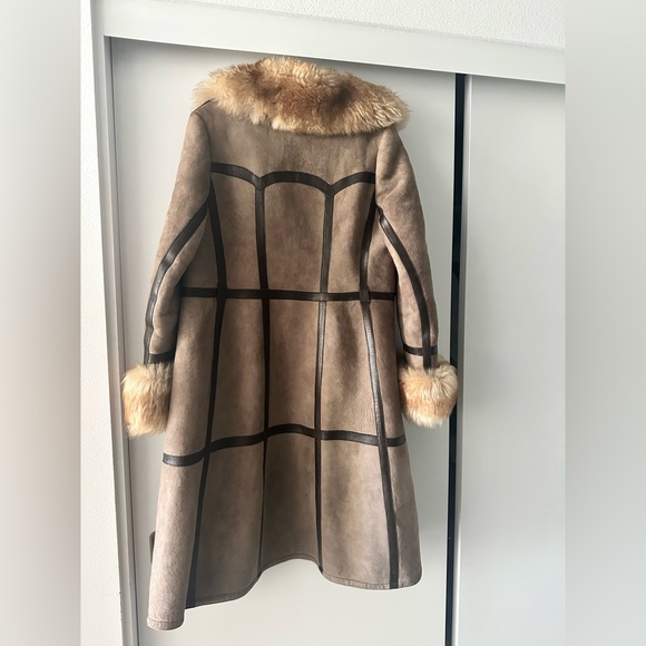Vintage-Inspired Shearling Coat with Fur Trim - Tan - Picture 3 of 5